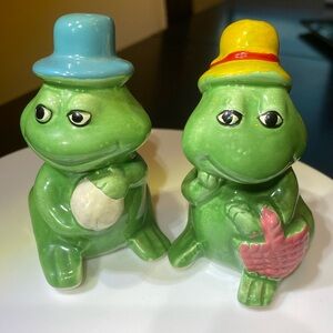 Vintage 70’s  Mr. & Mrs. Frog Ceramic Salt and Pepper Shakers
